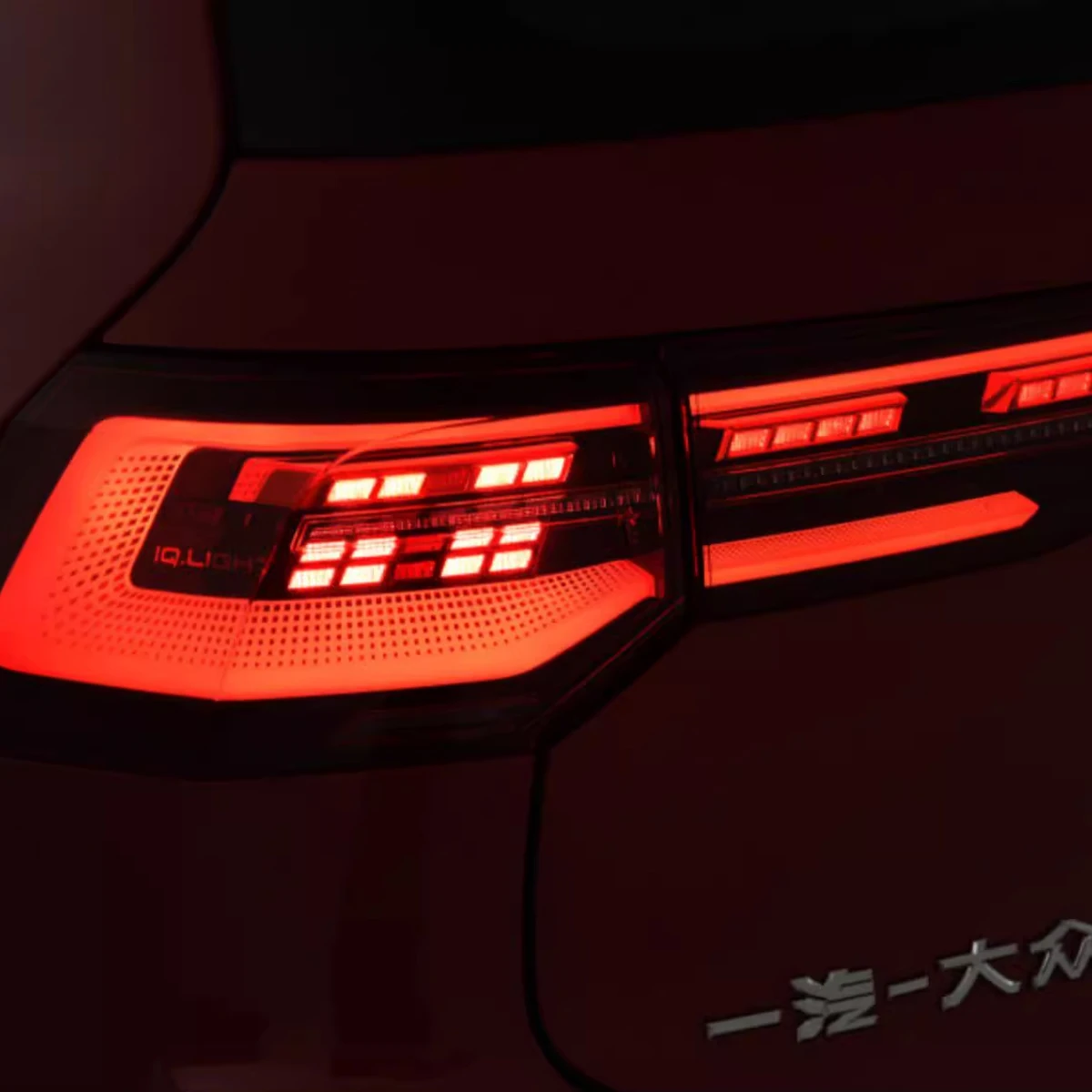 フォルクスワーゲン　ゴルフ8 右側ヘッドライト ヘッドランプレンズフォルクスワーゲンvwゴルフ8 r-ラインgti