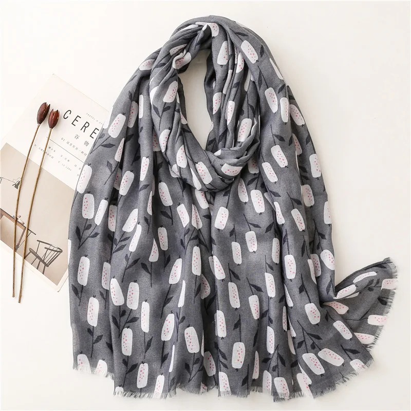 2022 Spain Lovely Lantern Floral Fringe Viscose Shawl Scarf Lady High Quality Autumn Winter Foulard Muslim Hijab Sjaal 180*90Cm autumn fashion lovely cashew floral tassel viscose shawl scarf lady high quality soft wrap pashmina stole muslim hijab 180 90cm