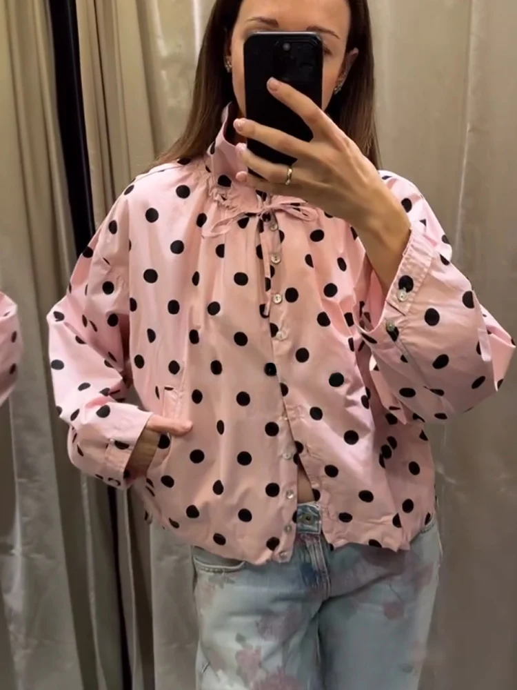 รูปสินค้า เสื้อแจ็คเก็ตผู้หญิงลายจุดสีชมพู แฟชั่นคอสูง ตัดเย็บเรียบหรู