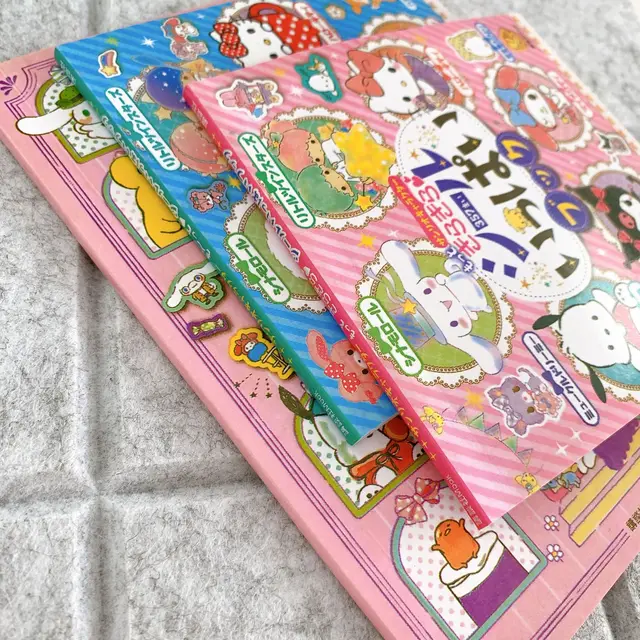 산리오 헬로 키티 스티커 책: 창의성과 개인화를 위한 매력적인 스티커 모음