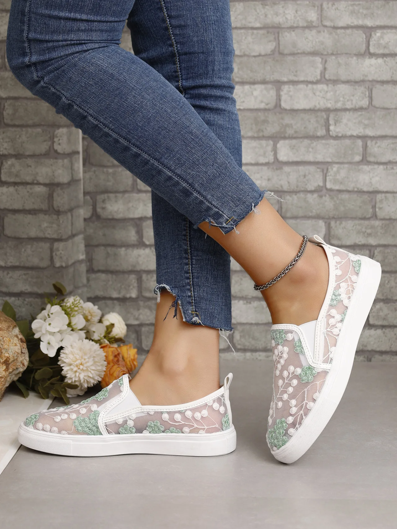 Women's breathable embroidered shoes, soft, comfortable & fashionable