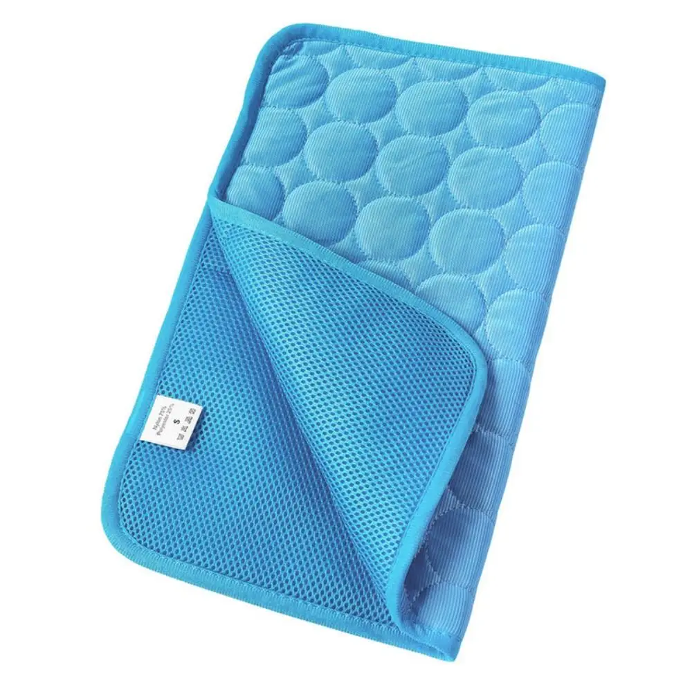 thumbnail image 1 of Nueva alfombrilla refrescante para perros, alfombrilla de verano para perros, manta para gatos, sofá, cama transpirable para mascotas, lavable para perros pequeños, medianos y grandes, para coche, 1 of 5