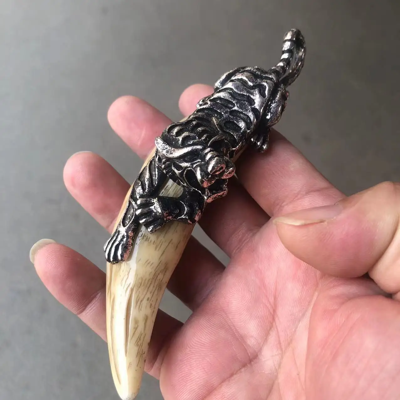 Antique collection wholesale inlaid silver tiger head vintage boar tooth pendant ornaments handle pendant