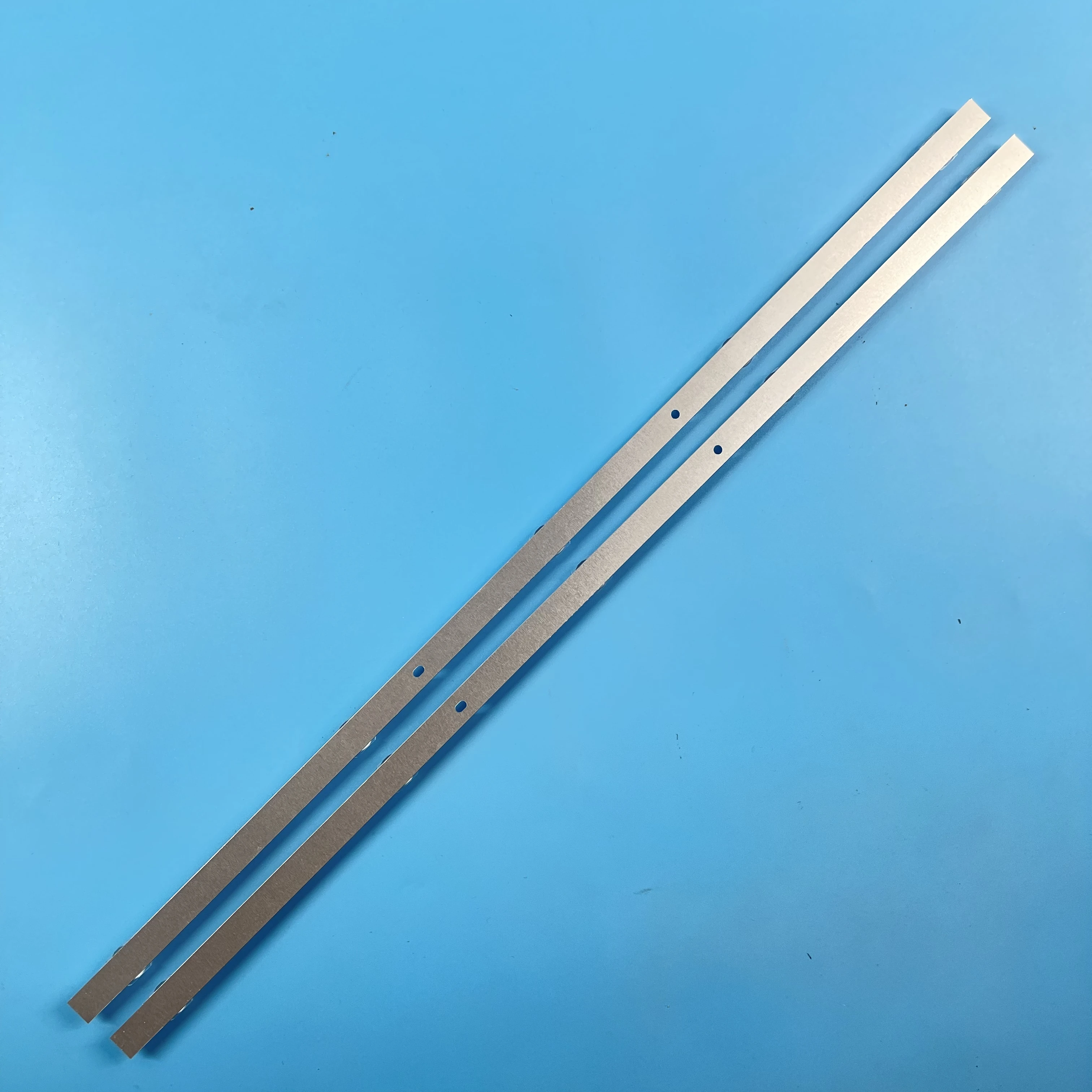 LED Backlight strip 5 lamp 32 inches TOSHIBA 32L5069 jhd315v1h-lb81 hz32e35ad HD315S1H81-T0 2X5_15 APT-32LB02 VER2.4 led light led light bar