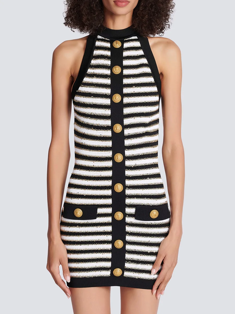 

Sleeveless and shoulderless knitted dress, a hot new style in summer, with a slim fitting back zipper and four button closure