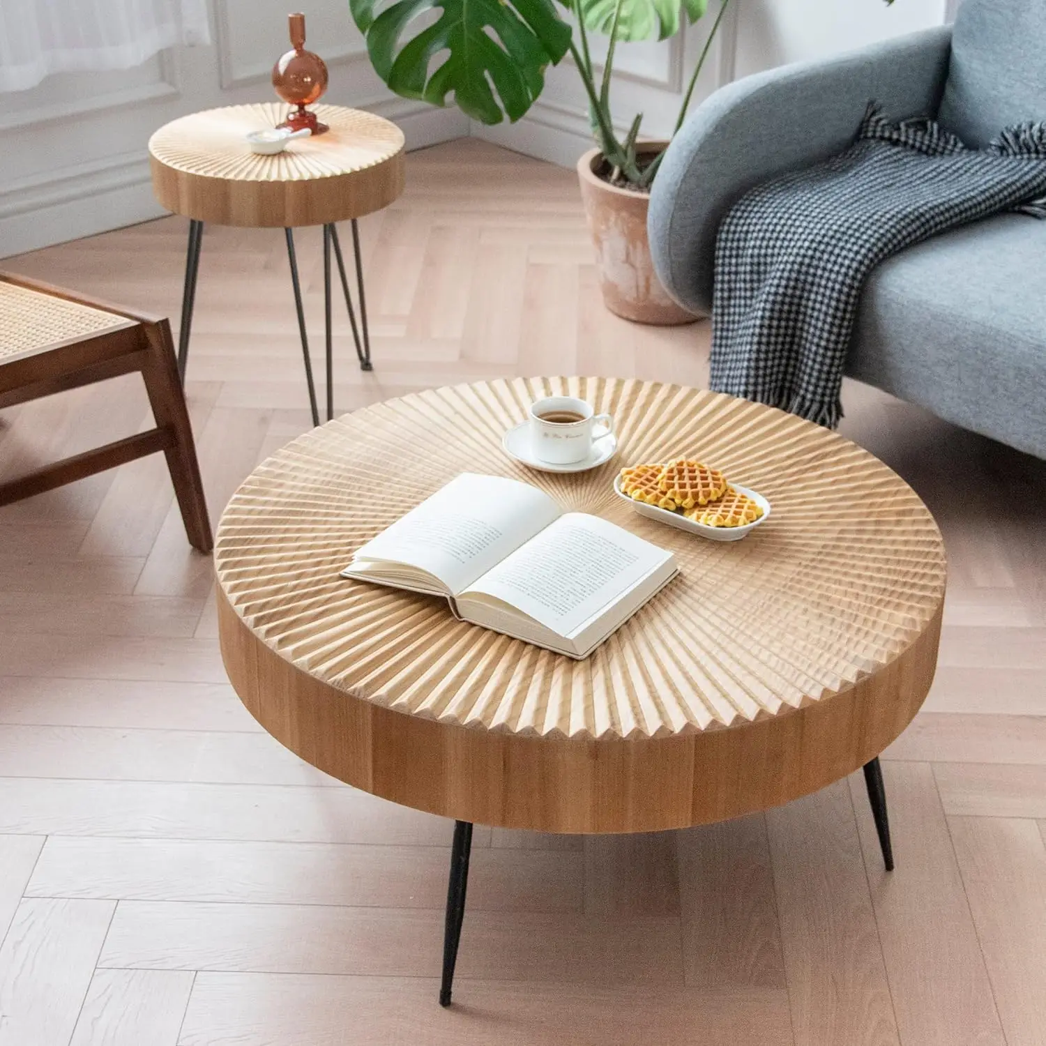 2-Piece Modern Farmhouse Living Room Coffee Table Set Nesting Table Round with Handcrafted Wood Radial Pattern