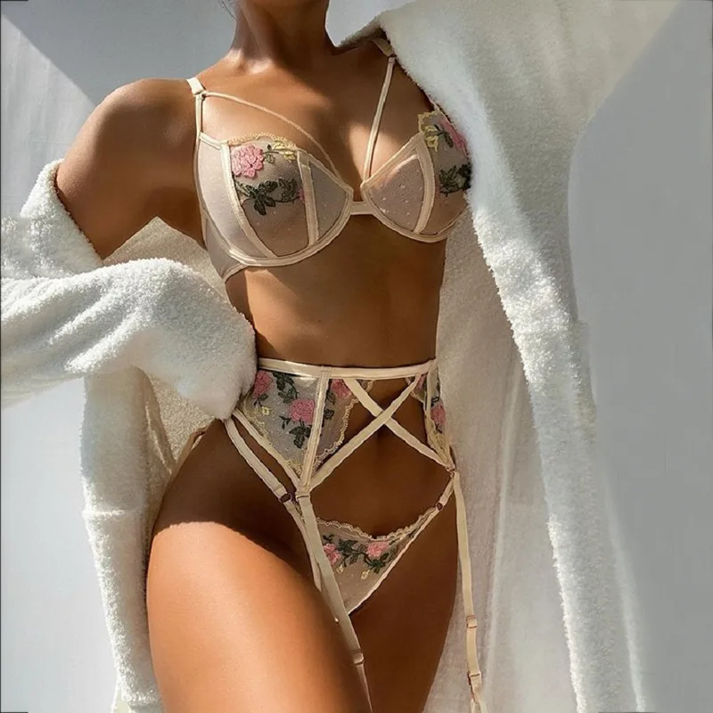 

Sexy Classic Embroidery Underwear Set Female Stitching Lingerie Women Perspective Lace Joker Three-point Bra and Thong Set 2024