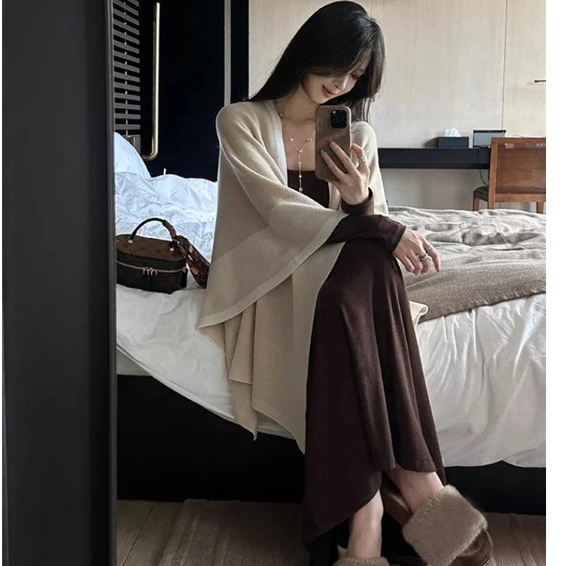 Fashion New Contrasting Color Women's Cardigan Sweater Loose Bat Sleeve Elegant Casual Women's Cape Cape Knitwear Jacket
