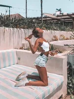 2025 Sexy femmes gilet haut court sans manches réservoirs plage femmes sport débardeurs moulante fête dos nu bretelles Spaghetti Clubwear 4