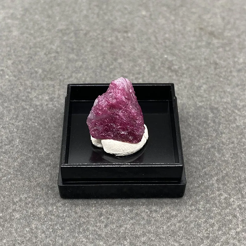 100%  Natural Myanmar ruby Mineral Specimens Stones and Crystals Healing Crystal   +Box size:27*27*25mm