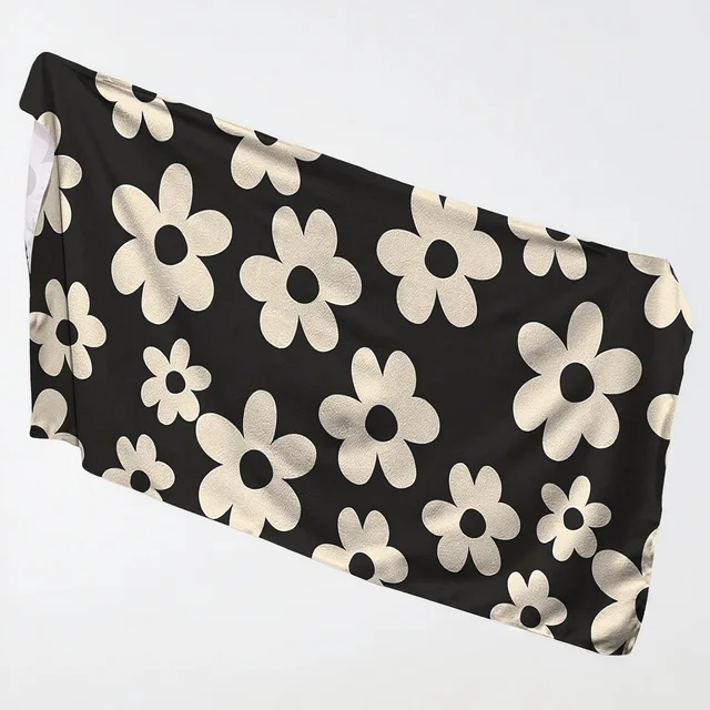 Black Background Small White Flower Printed Beach Towel Is A Must-Have For Summer And Holiday Bathroom Decoration Beach 4