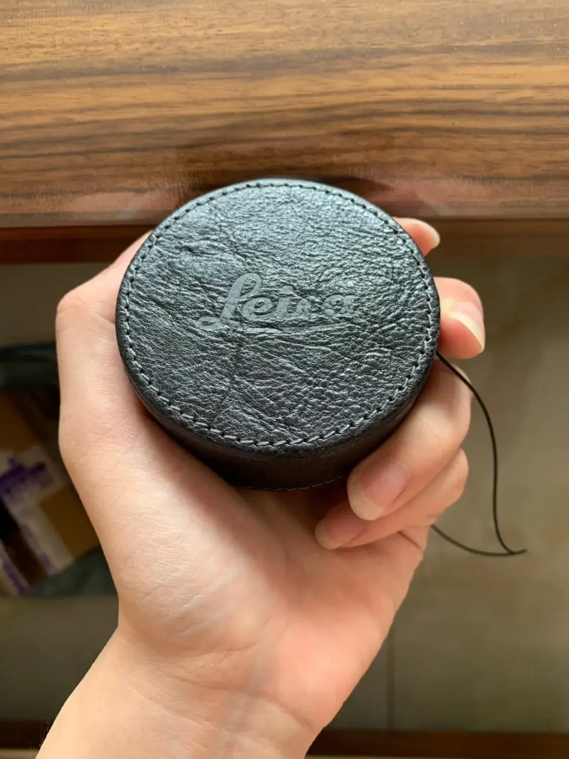 本革 レンズキャップ LEICA ライカ Q3/Q/QP/Q2用レンズキャップ Q-CAP 28】ライカ Q, Q2, Q3(28mm) 専用 ミニマムなレンズ