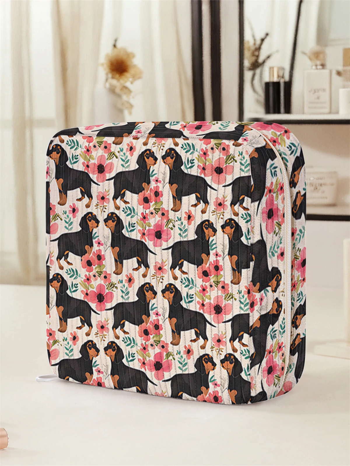 Cartoon dog and flower pattern printed sanitary napkin storage bag, women's lightweight tissue bag, sanitary tissue bag