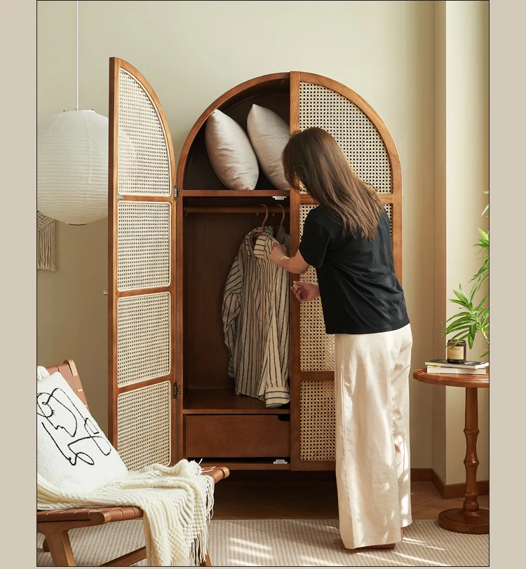 Рисунок 3 - Шкаф из ротанга в стиле ретро