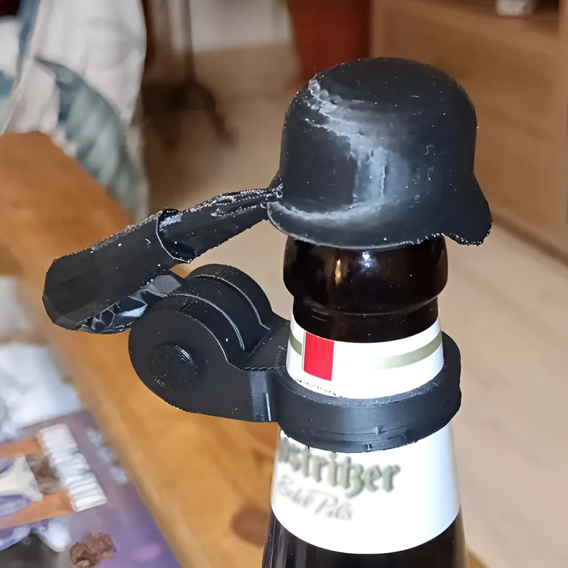Creative Soldier Salute Beer Bottle Helmet Dust-proof Lid Saluting Pose Beer Bottle Cap For BBQ Party Bar Enthusiasts Gift beer bottle caps