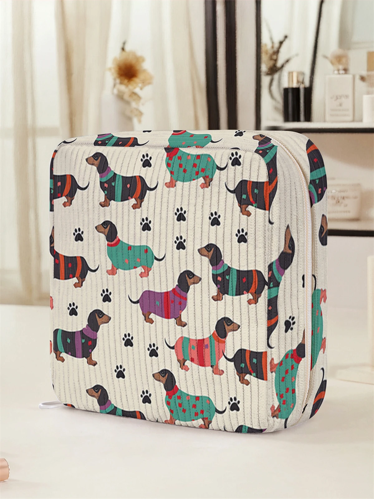Cartoon dog pattern printed sanitary napkin storage bag, women's lightweight tissue bag, sanitary tissue bag