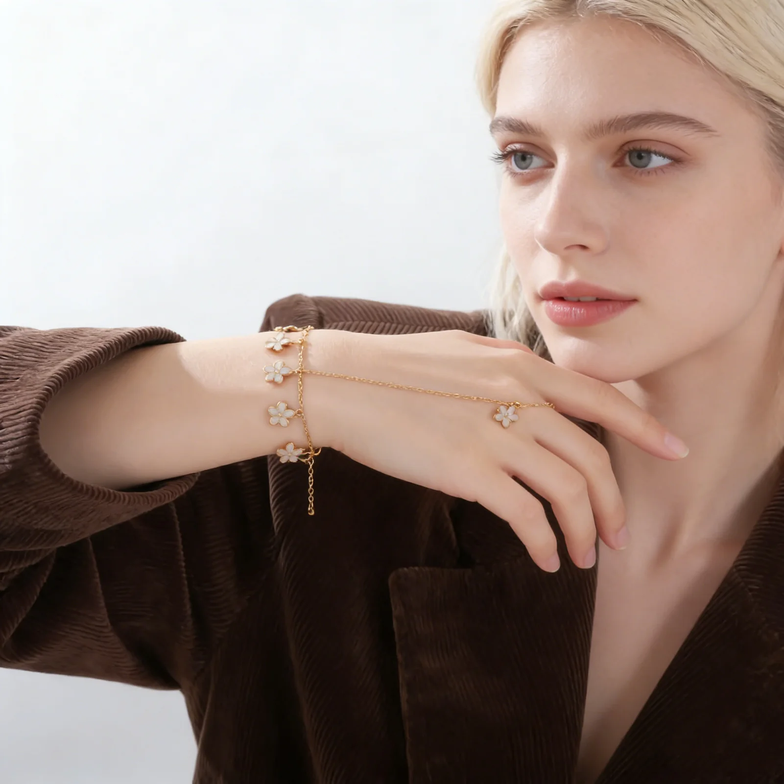 CoolTime Niedliche Armbänder aus Edelstahl mit rosa Blüten und Ring, zierliche Emaille-Sakura-Kette, verstellbar, Geschenk für Frauen
