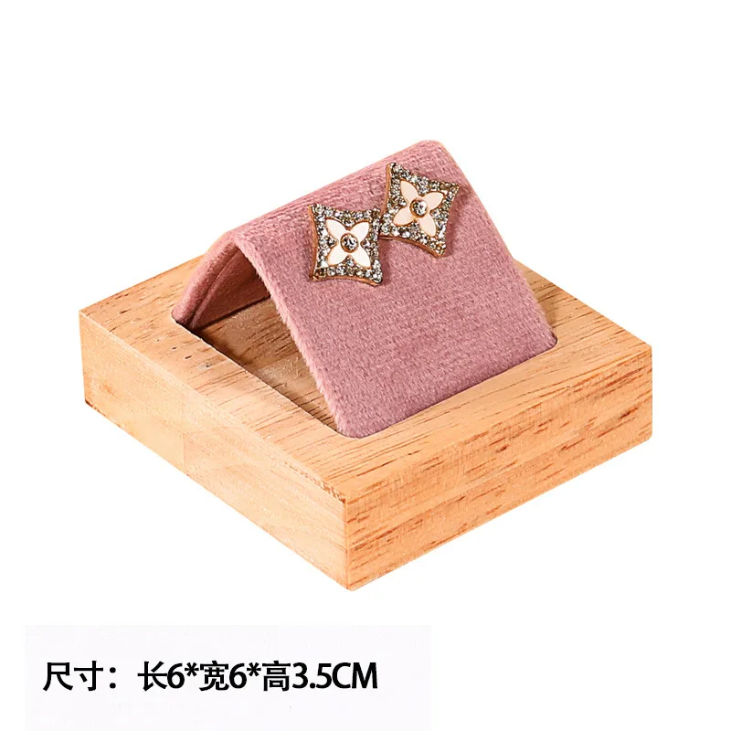 Esposore per gioielli, tutto in velluto rosa, finestra, collana