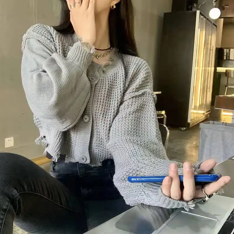 Рисунок 3 - Кардиган женский трикотажный в