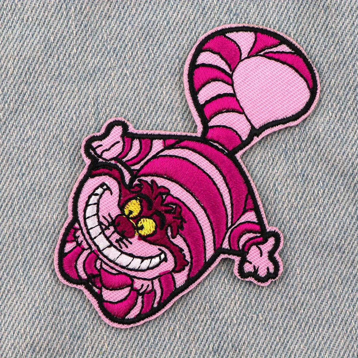 1 Patch Stück süßer, hübscher Cartoon-Grinsekatze-gestickter Aufnäher zum Aufbügeln – Alice im Wunderland-Applikation für Kleidung, Taschen, Jacken und Heimwerker