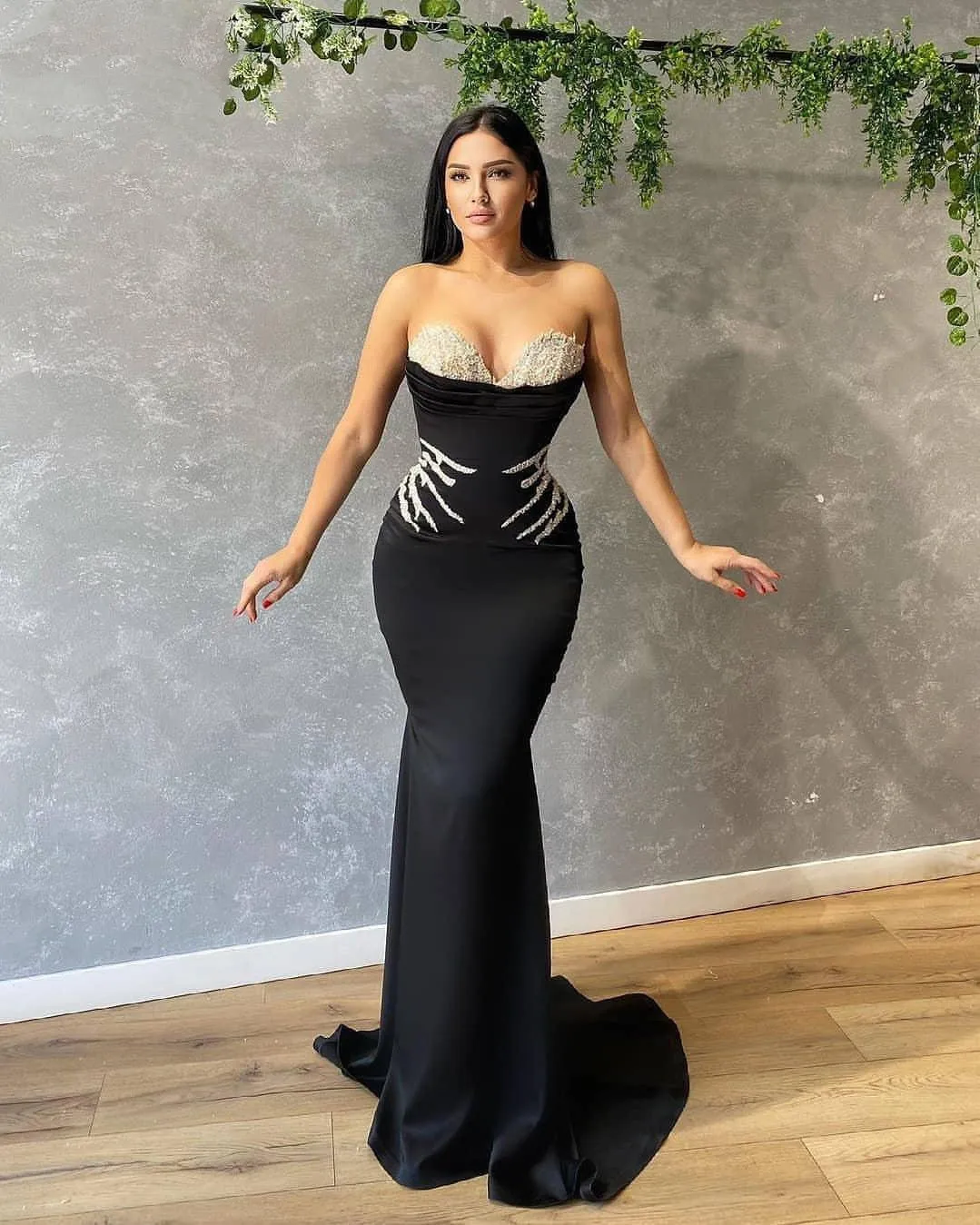 

Black Sweetheart A-line Mermaid Evening Dresses 2023 V-neck Empire Sleeveless Sweep Train Backless Prom Beaded Waist Bust