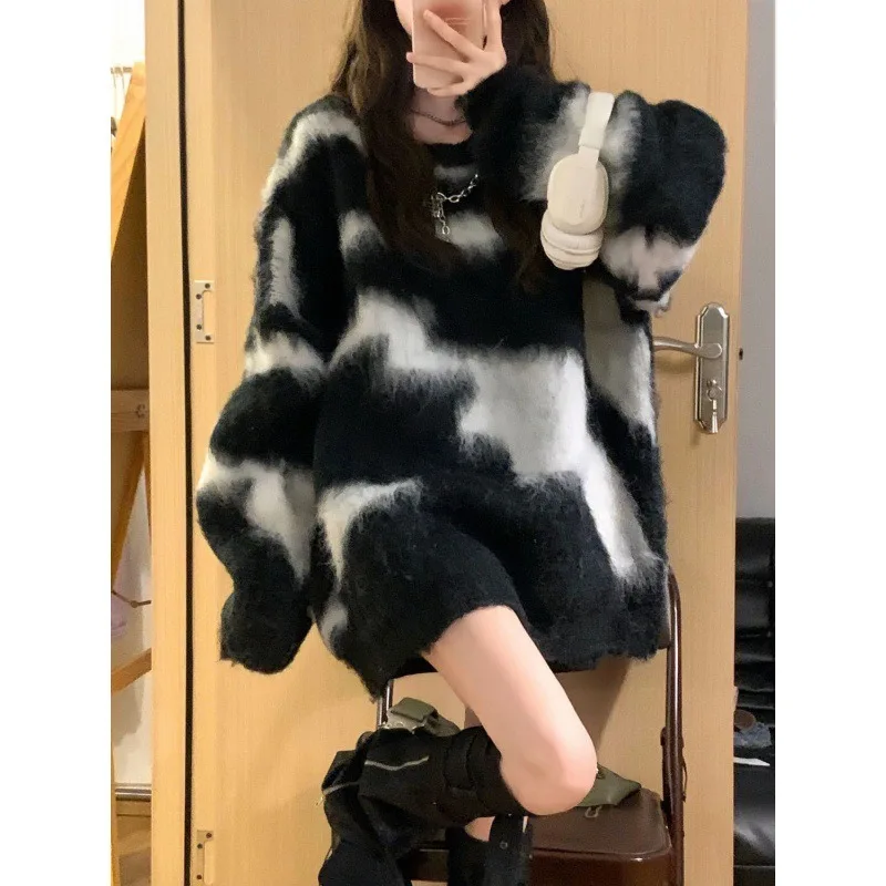 Korean Version of Black White Color Contrast Sweatshirts Autumn and Winter with Loose Lazy Sweater Female Thick Bottom Shirt Top