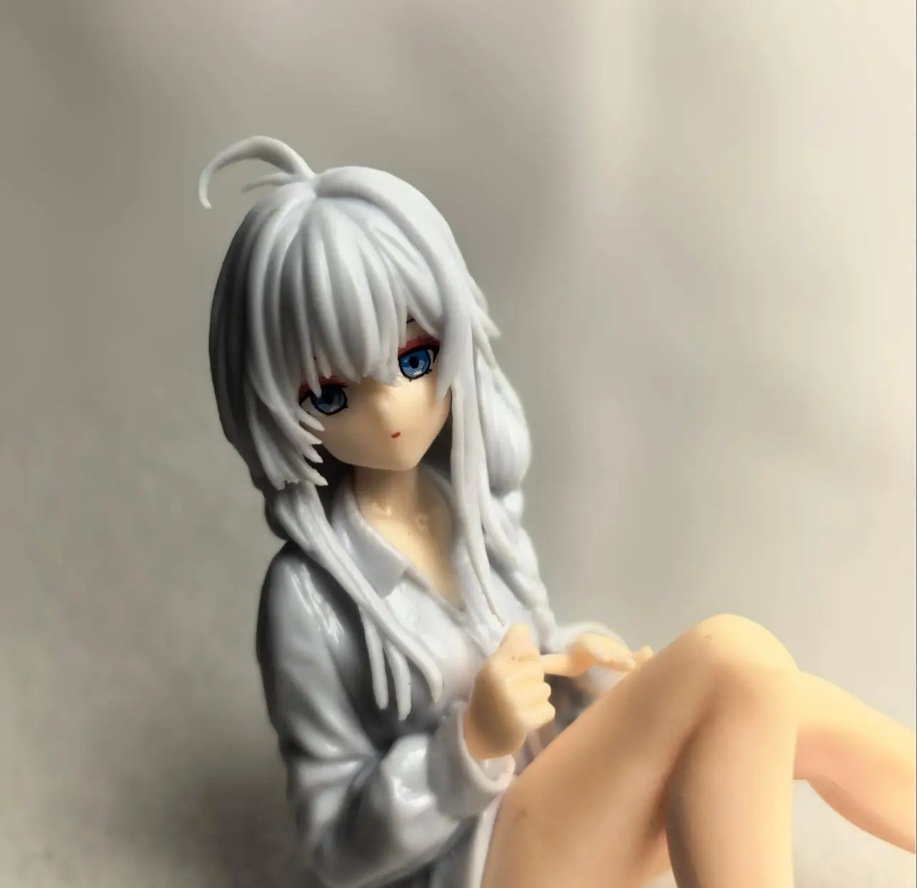 11cm The Journey Of Elaina Elaina Sitting In Pajamas Anime Girl Figure Model Statue Collection Desktop Decoration Ornament Toys