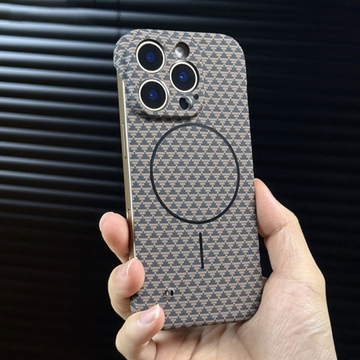 Ultra-Slim Frameless Kevlar Carbon Fiber Magnetic Case with Wireless Charging Compatibility