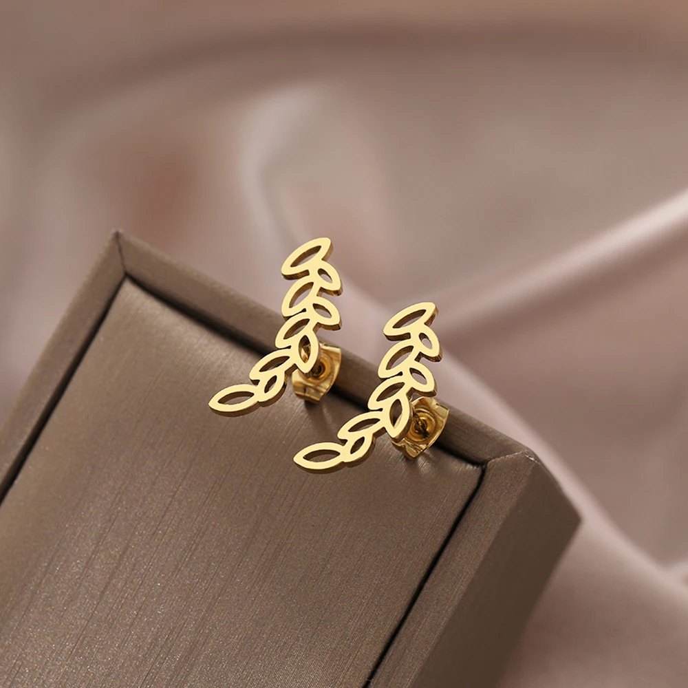 New Fashion Curved Design Sense Hollow Leaves Stud Earrings - Image 4