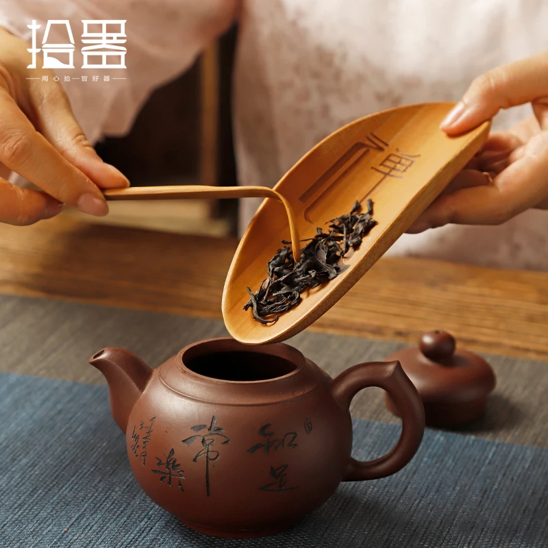 Antique carbonized tea is a two-piece set of plum, orchid, bamboo and chrysanthemum handmade bamboo tea lotus, spoon, di