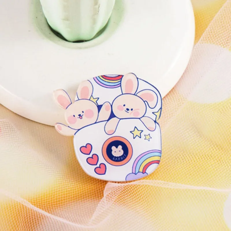 Lovely Little Bear Brooch Korean Bears Compact Emblem Decorative Acrylic Brooches Bag Light Pendant Cute Clothing Parts Gifts