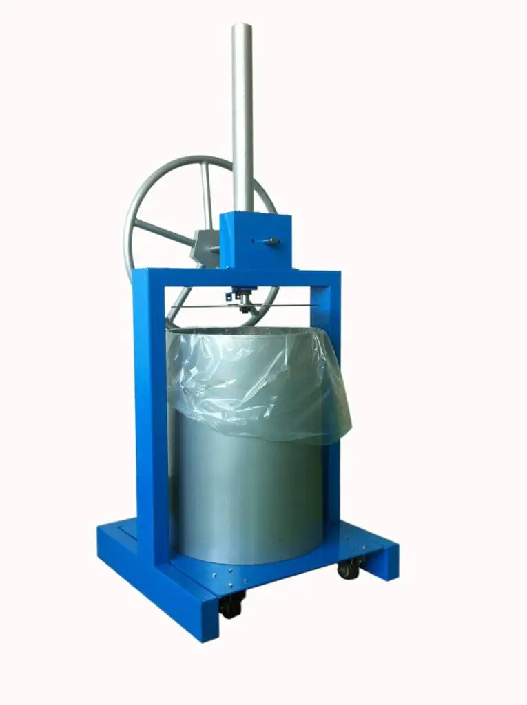 High Productivity Garden Recycling Bin Household Manual Trash Compactor 4