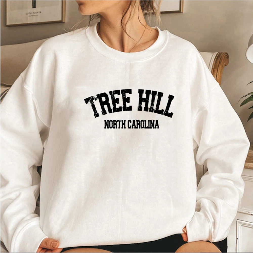 

Свитшот унисекс с круглым вырезом и надписью «Tree Hill»
