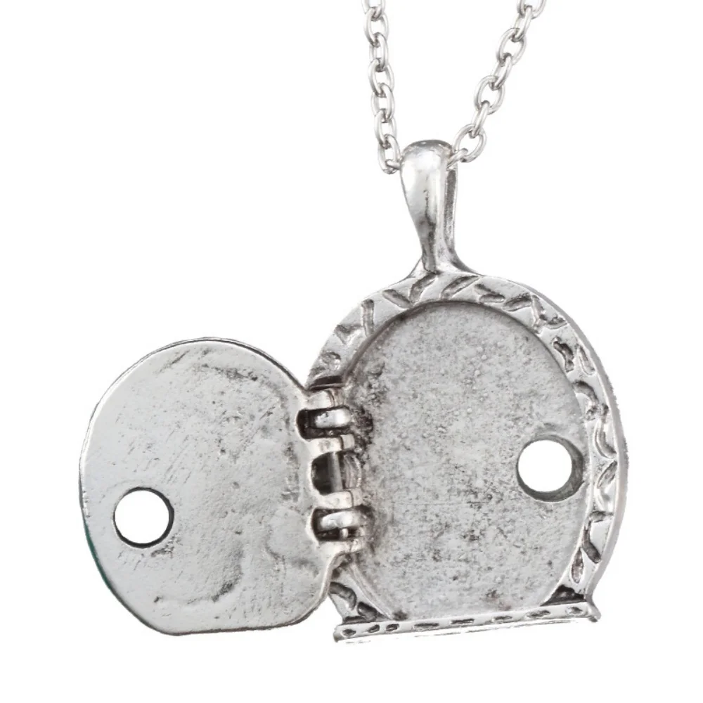 Film Charm Grüne Tür Medaillon Offene Anhänger Halskette Für Männer Frauen Vintage-Schmuck Geschenk Herr Gleichen Ring Zwerg Haus Tür Halsketten – Detail 6