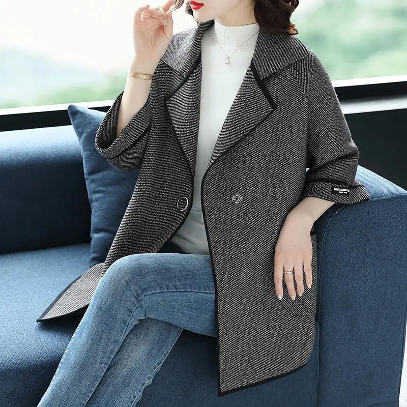 

Middle-aged Women's New medium length Coats Women's Mothers Loose Cardigans Autumn Winter Fat People Wear Coats With Thick Tops