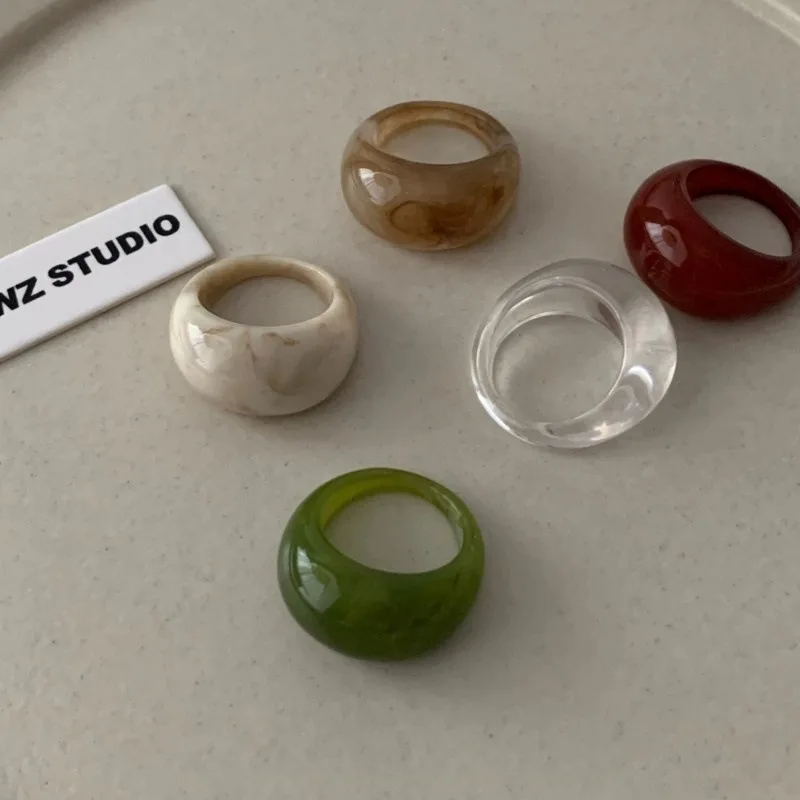 Vintage Acetate Resin Wide Curved Band Ring for Women Minimalist Statement Index Finger Jewelry Retro Designer Accessories 2