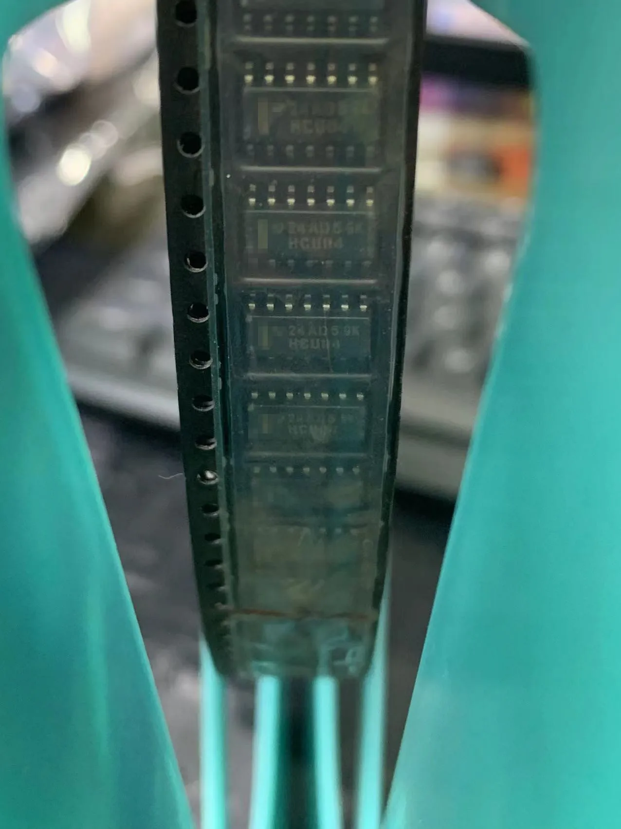 

SN74HCU04DR (5 шт.) оригинальный и точечный запас