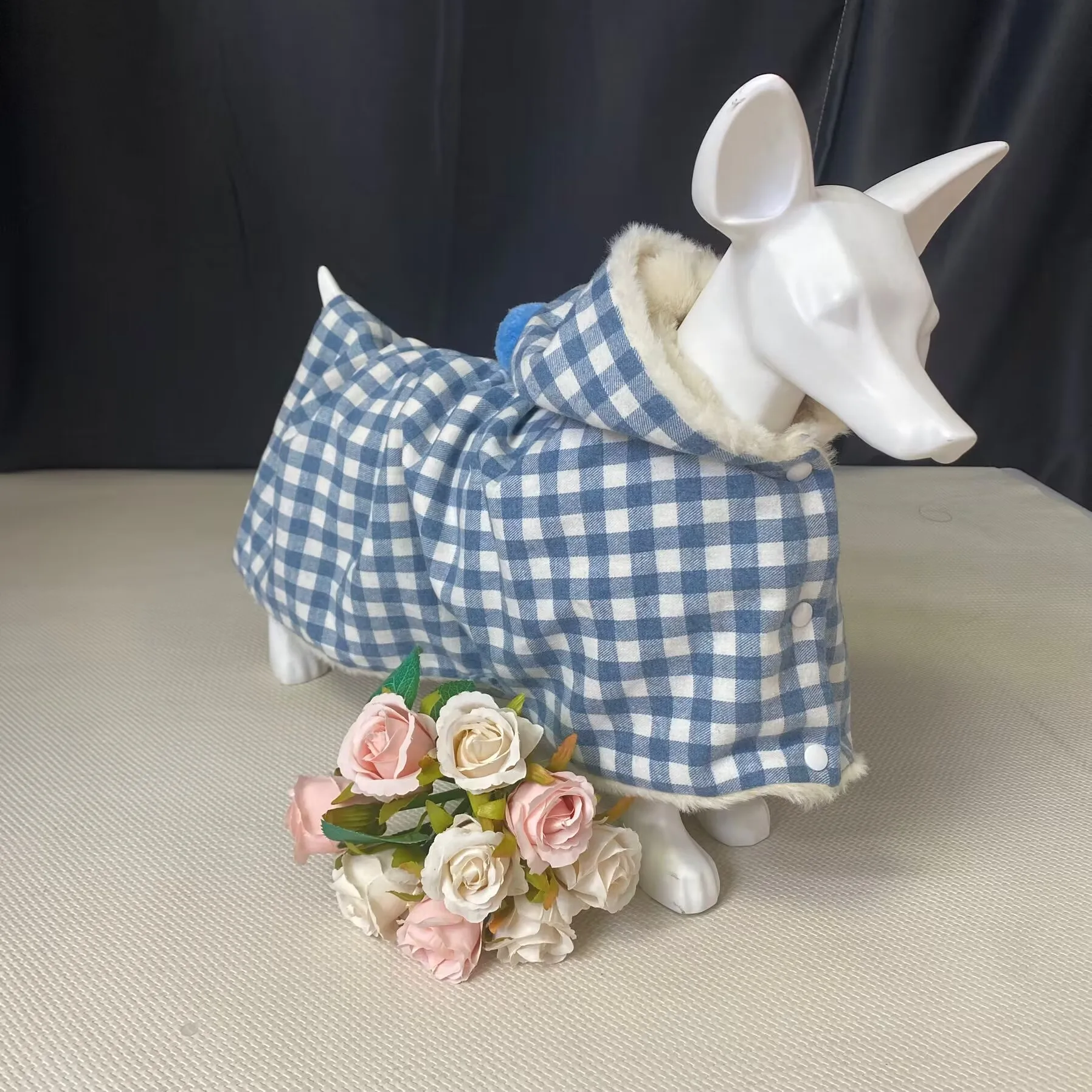 Autumn and winter pet blankets, sleeping bags, dog cloaks, sleeping bags, dog pet clothes, clothes