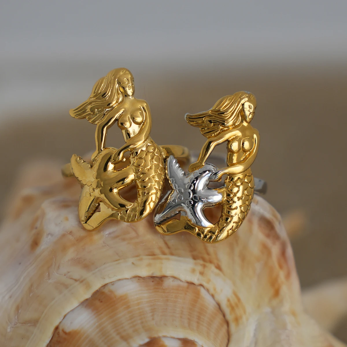 Offene Ringe im Ozean-Stil, kleine Meerjungfrau, 18 Karat vergoldeter Edelstahl, für Frauen, antiallergener, wasserdichter Schmuck für den Urlaub
