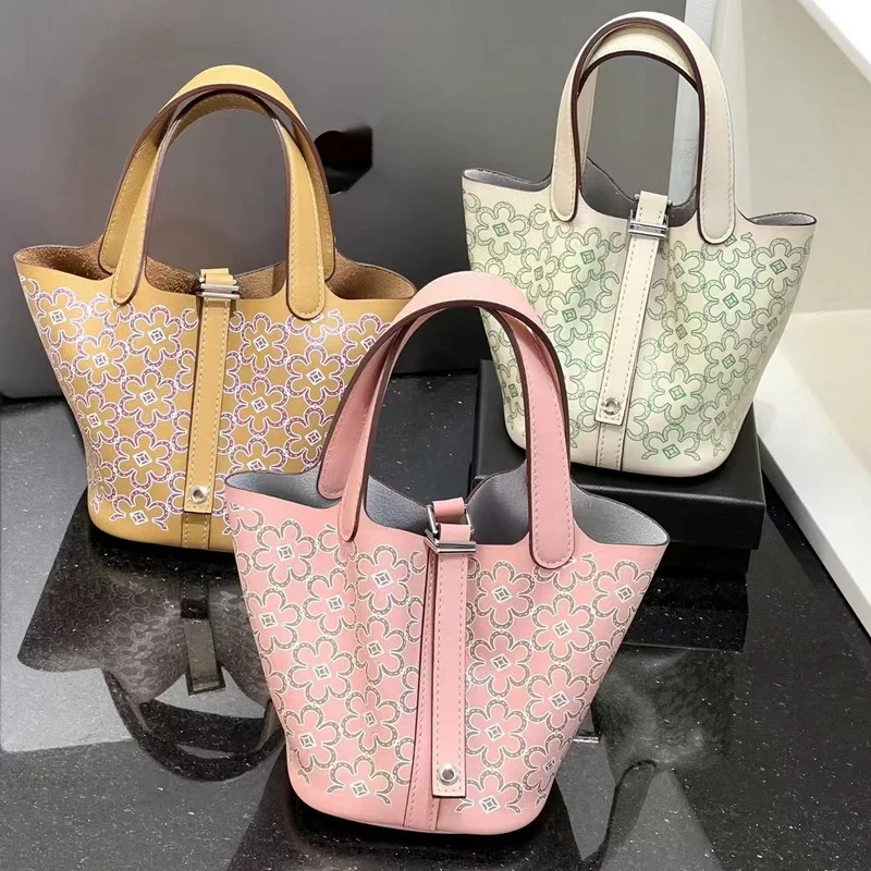 2024 Neue echte Lederkopfschicht Rindsleder Mini-Gemüsekorb Siebdruck Blumeneimer Kordelzug Offene Damentasche_voghion.com