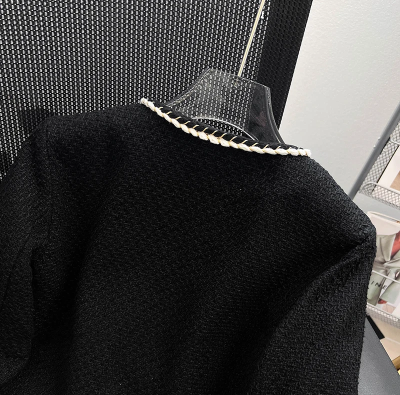 Vintage Black Tweed Jacket Women Cropped Quilted Coat Elegant Commute Blazer Winter Ladies Korean Thicken Short Outerwear