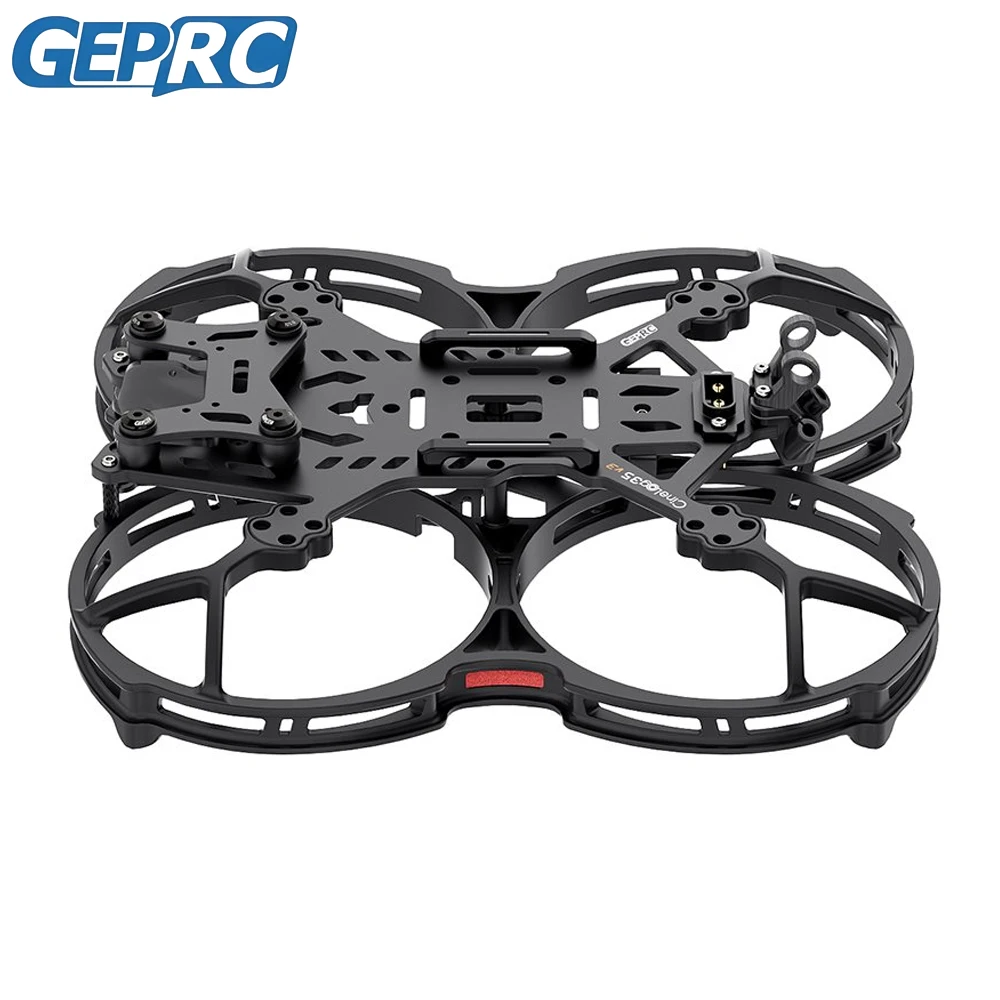 Détail du cadre drone FPV GEPRC CineLog35 V3 142mm en fibre de carbone, léger et robuste.