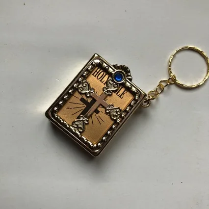 10 Stück Gold Silber Mini Heilige Bibel Schlüsselanhänger Kreuz Schlüsselanhänger Echte Bibel als Geschenk für Taufe Heilige Kommunion Gäste Partygeschenke – Detail 7