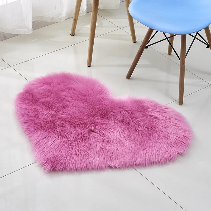 

Heart-shaped Rug Living Room Bedroom Imitation Wool Carpet Sofa Mat Soft Comfortable Furry Foot Mat One Piece Area Rug for Home