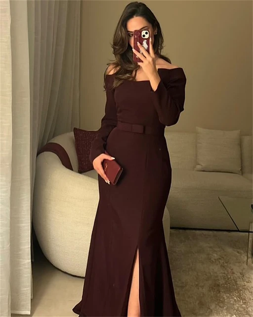 فساتين سهرة مخصصة بحورية البحر مكشوفة الكتفين بحزام أمامي أنيق وثنيات فيستدو دي فيستا فيستي