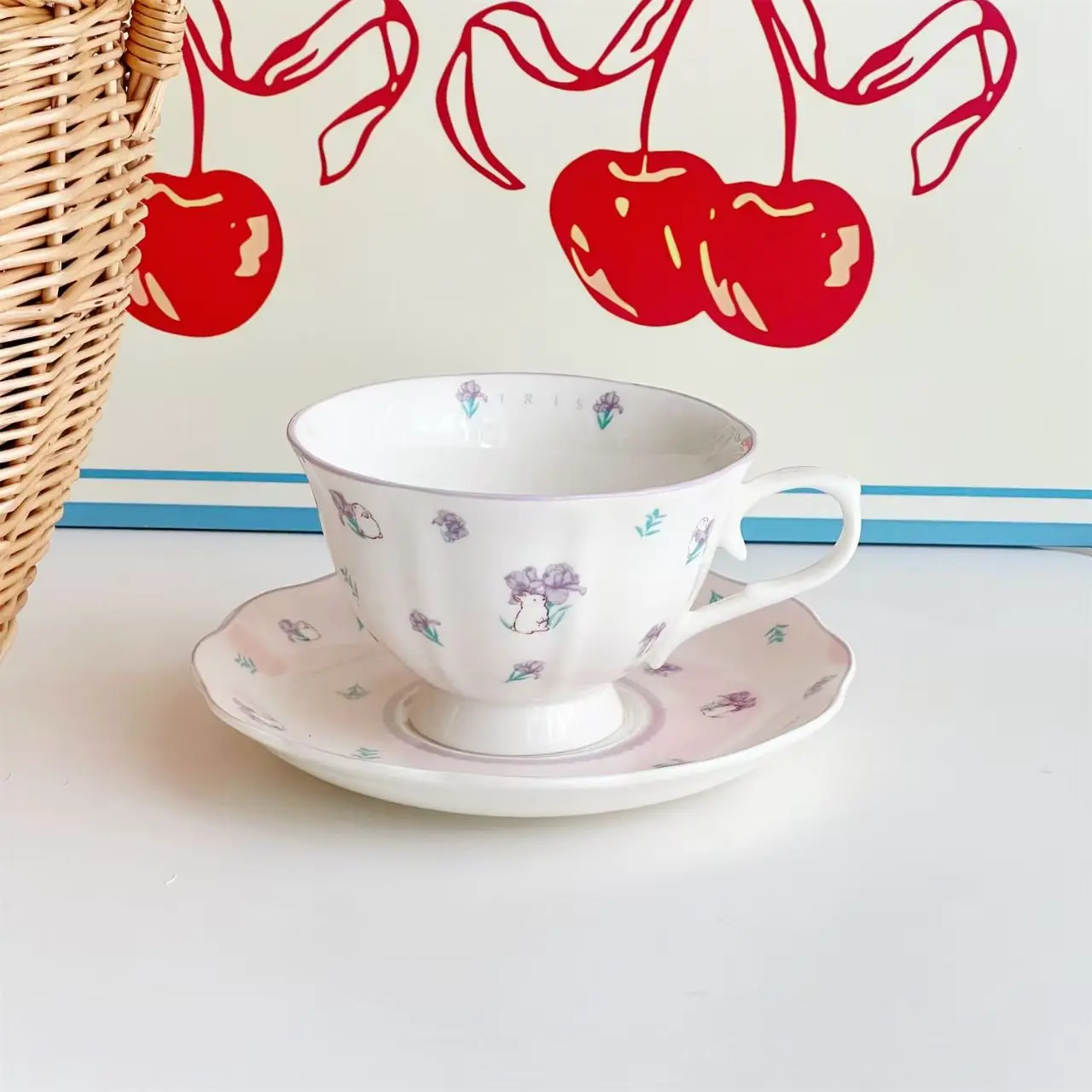 كوب قهوة بتصميم أوروبي انيق