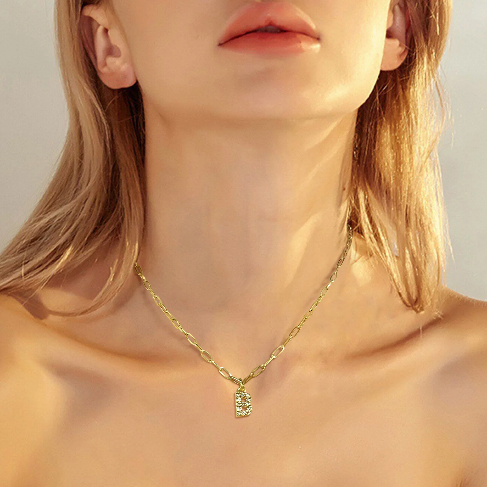 Vnox A-Z Winzige Damen-Anfangshalskette, kleiner Bling-Buchstabe-Mädchen-Kettenhalsband, goldfarbener, geschichteter Kragenanhänger aus Edelstahl – Detail 4