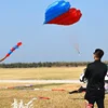3D 5.5M Red/Blue Heart Shaped Soft Kite 8 Kites with Long Float Tail Beach Kites Easy To Fly and Tear Resistant Storage Bag 2