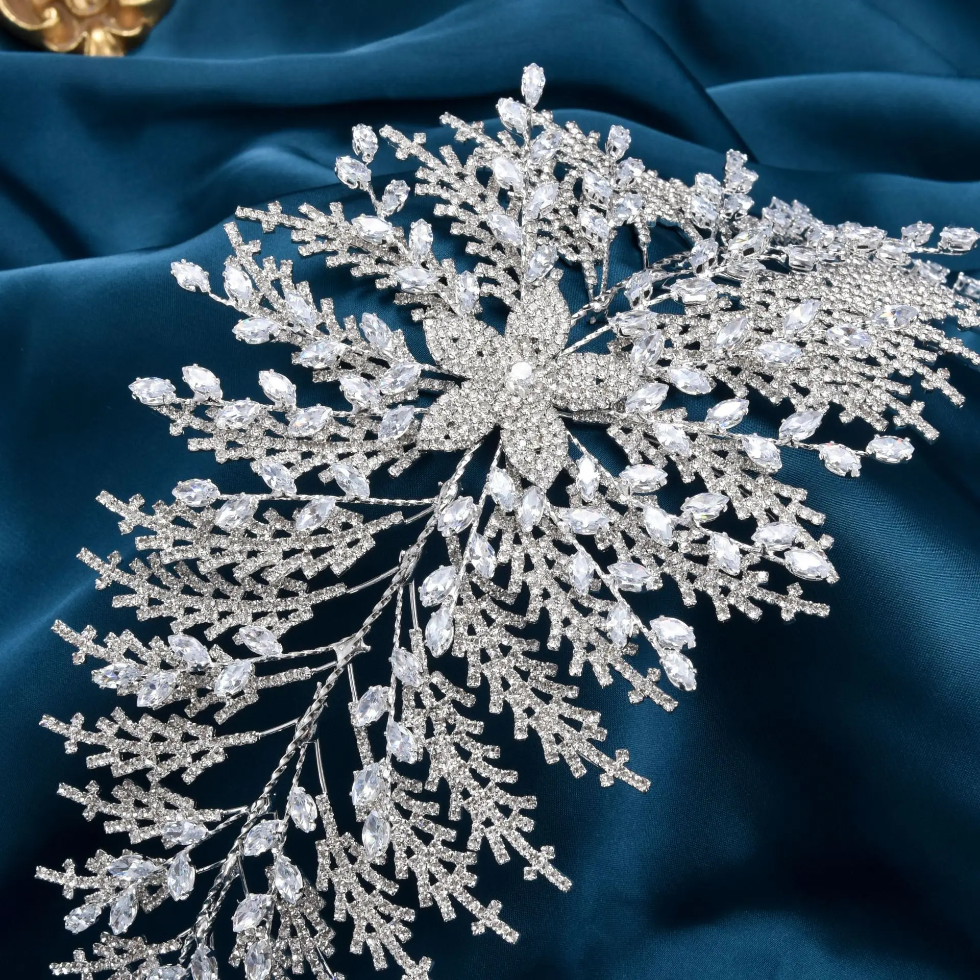 

Luxury Handmade Cubic Zirconia Snowflake Headbands Silver Bridal Crowns Party Jewelry Elegant Headwear Wedding Hair Accessories