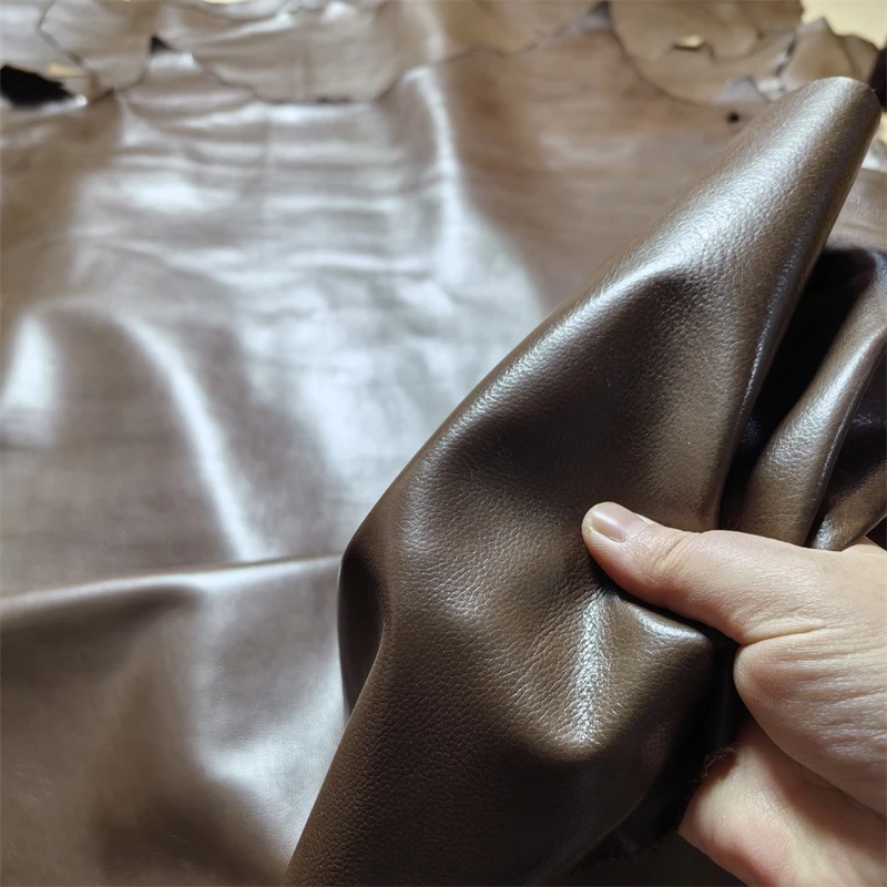 다크 브라운 태아 송아지 피부, 0.8mm 첫 번째 레이어 가죽. 진짜 가죽 원단. 가죽 의류용 수제 DIY 전체 소가죽 컷